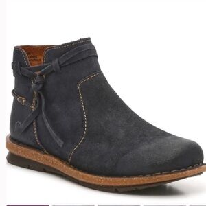 Born wynter ankle boots navy size 7